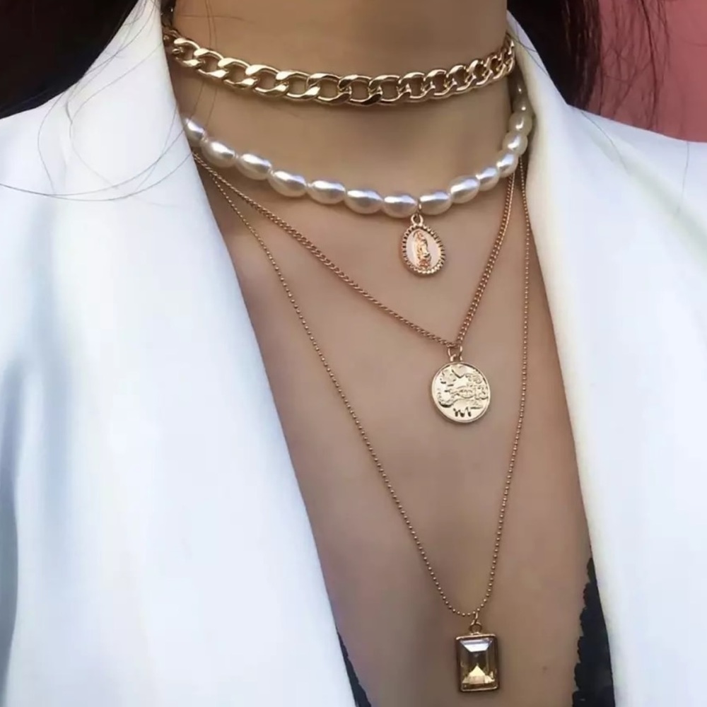 JUST IN!! Four piece necklace
